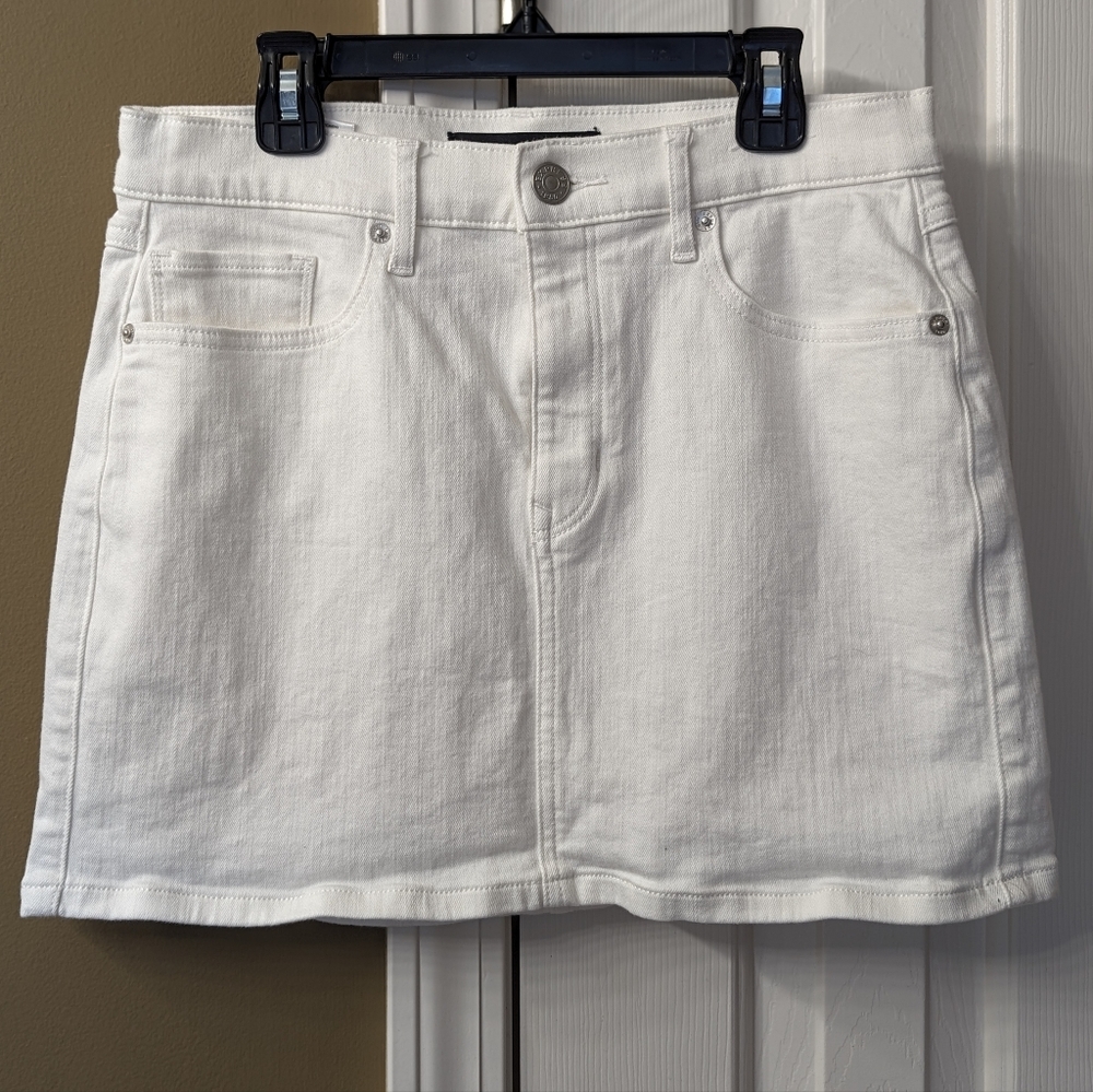 White denim skirt